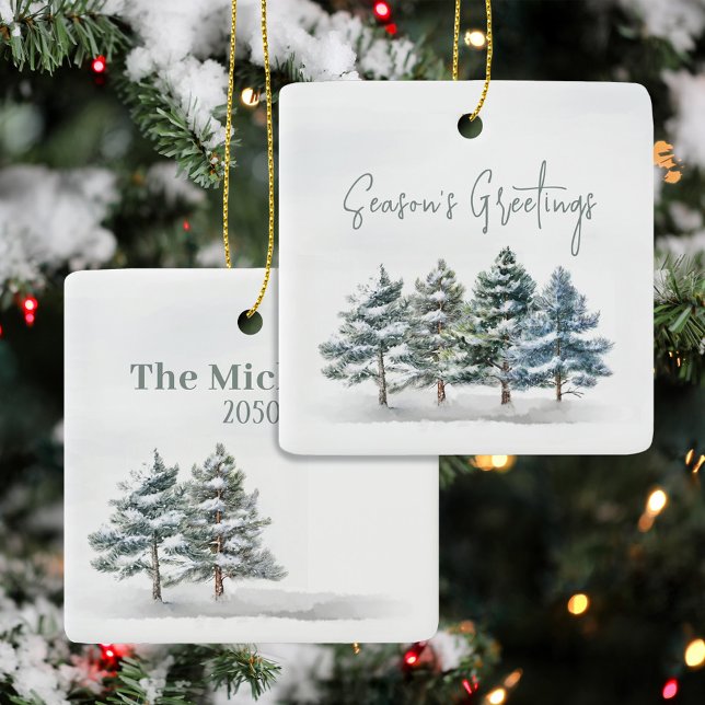 Personalisierte Pinienbäume Keramikornament (Season's Greetings custom ornament with watercolor pine trees)