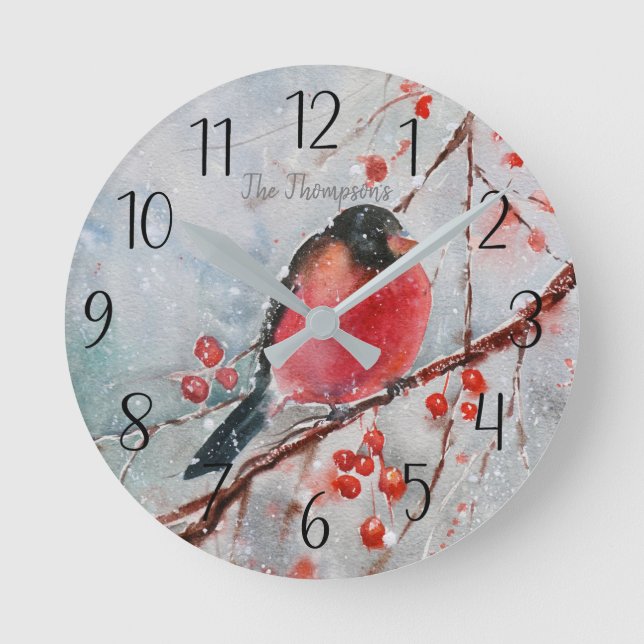 Personalisierte Red Bird Winter Szene Runde Uhr (Vorderseite)