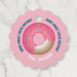 Personalisierte Rosa Donut-Geschenkegel mit einem  Geschenkanhänger
