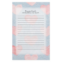 Personalisierte rosa Herzen auf blauem Wasser