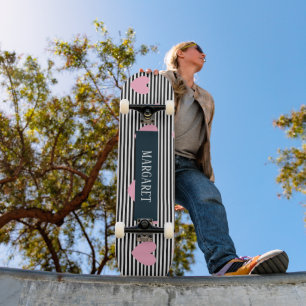 Personalisierte rosa Herzen und Streifen Skateboard
