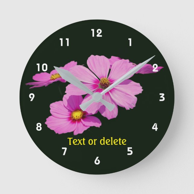 Personalisierte rosa Kosmos-Margeriten-Blumen   Runde Wanduhr (Vorderseite)