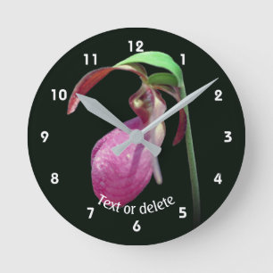 Personalisierte Rosa Wilde Frauenschuh-Blume Runde Wanduhr