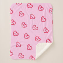 Personalisierte rote Herzen über Hübsch rosa