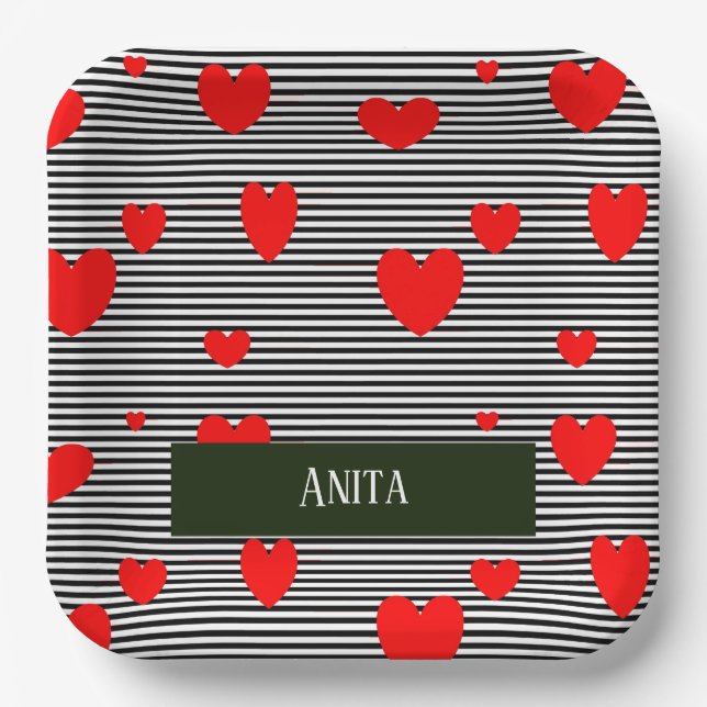 Personalisierte rote Herzen und Streifen Pappteller (Vorderseite)