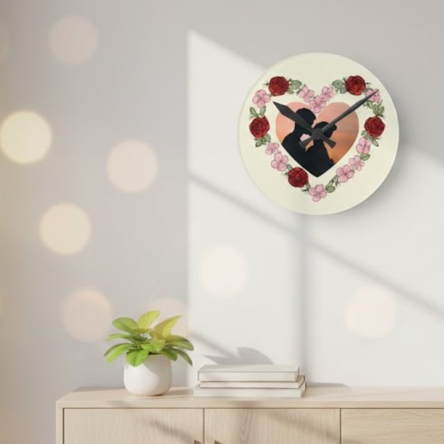 Personalisierte Runde Uhr – Florales Herz (Von Creator hochgeladen)