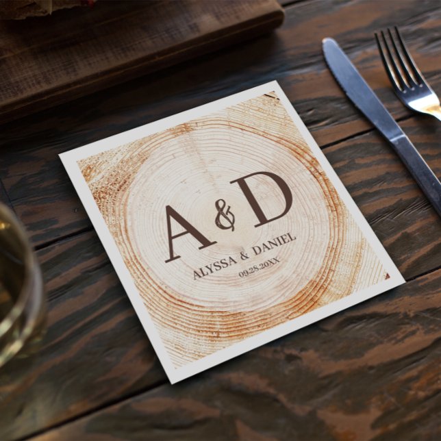 Personalisierte Rustikale Holzbaum Monogram Weddin Serviette (Personalized monogram rustic wood wedding napkins. Customizable initials, names and wedding date)