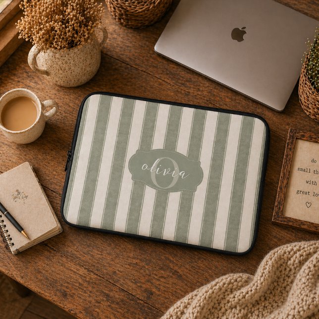 Personalisierte Rustikale Salbeigrüne Gestreifte Laptopschutzhülle (Von Creator hochgeladen)
