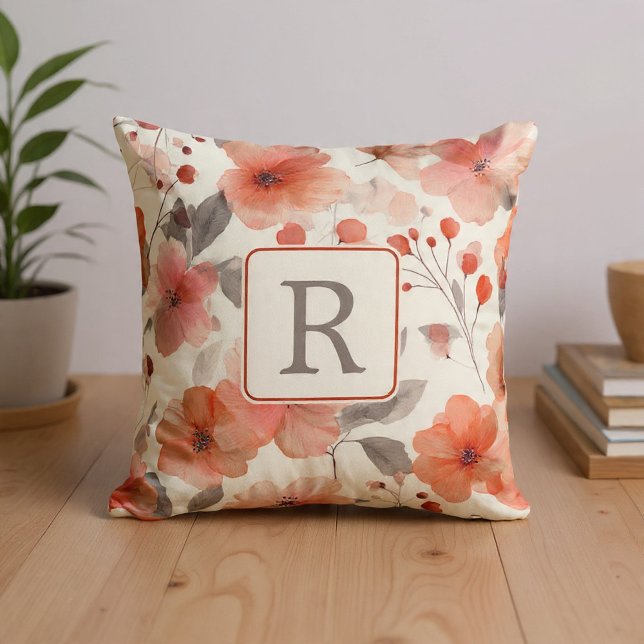 Personalisierte Schöne-Blumen-Monogramm-Vorlage Kissen (Pretty Flower Monogram Template Personalized Throw Pillow by Ricaso. Stunning and elegant. 
)