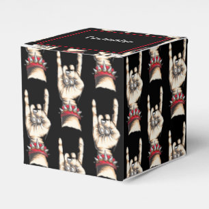 Personalisierte schwarze Hörner auf Geschenkschachtel