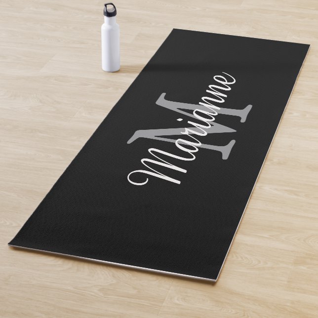Personalisierte schwarze Monogramm-Name und Initia Yogamatte (Beispiel)