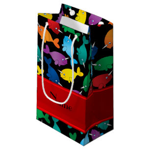 Personalisierte schwarze Regenbogen Namensnarwhals Kleine Geschenktüte
