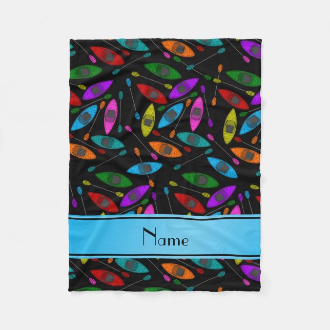 Personalisierte schwarze Regenbogennamenskajaks Fleecedecke (Vorderseite)