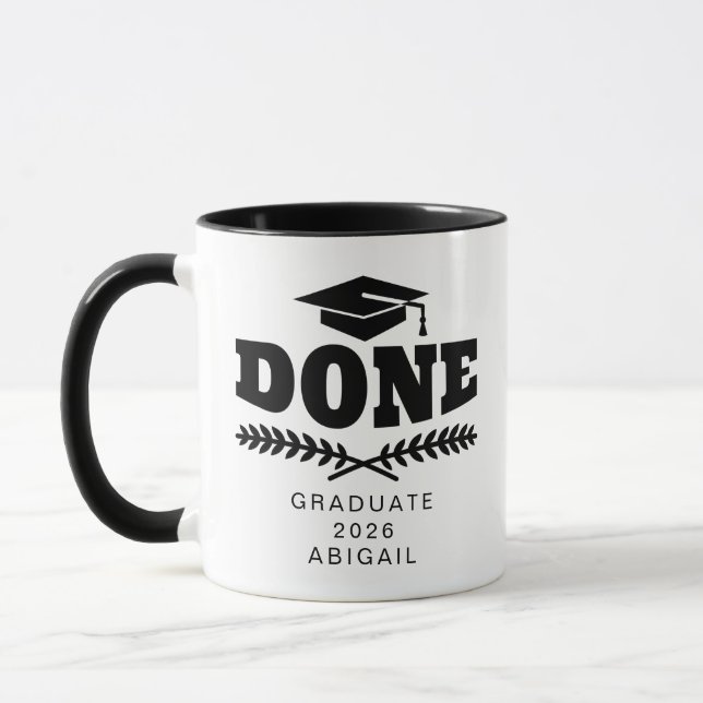 Personalisierte Schwarze Typografie Graduate 2021 Tasse (Links)