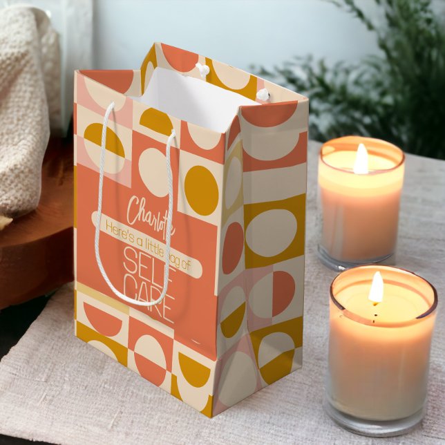 Personalisierte Selbstversorgung Mittlere Geschenktüte (Personalized Self Care Medium Gift Bag from Ricaso. Add pampering content for friends or family)