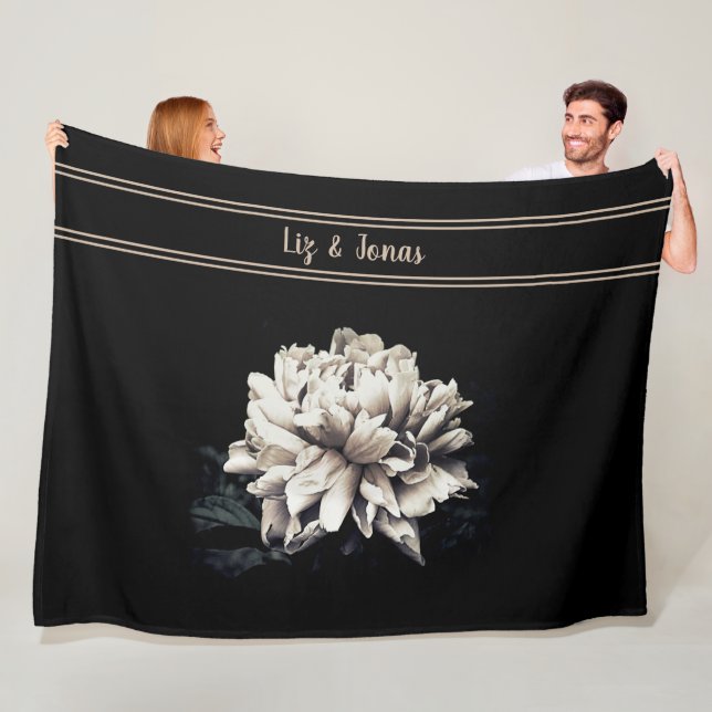 Personalisierte Sepia Peony Black Large Fleecedecke (Beispiel)
