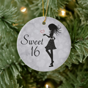 Personalisierte Silhouette Mädchen und Herz Süß 16 Keramikornament