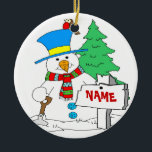 Personalisierte Snowman-Verzierung Keramikornament<br><div class="desc">Personalisierte Snowman-Verzierung redigieren Namen</div>