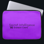 Personalisierte Sonne auf hellen Violetten Laptopschutzhülle<br><div class="desc">Das Kunstwerk enthält anpassbare Typografie,  die "Secret Intelligence by [Name]" auf lebendiger,  blauer violetter Farbe liest. Personalisieren Sie dieses Element,  indem Sie Ihren Namen hinzufügen. Für spezielle Anfragen oder Fragen wenden Sie sich bitte an den Künstler unter wafadahdalcreates@gmail.com. © Wafa Y. Dahdal - Alle Rechte vorbehalten.</div>