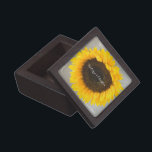 Personalisierte Sonnenblume Schmuckkiste<br><div class="desc">Personalisierte Sonnenblume Geschenk Keepake Trinket Box. Ideal,  um all diese kleinen Schätze behalten,  oder einen Ort,  um Schmuck während der Arbeit behalten.</div>
