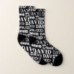 Personalisierte Sportsocken mit individuelle Name Socken<br><div class="desc">Personalisierte Sportsocken mit individuelle Name-Druck. Coole Socken für Männer oder Frauen in kleinen und großen Größen. Großartig über gedrucktes Typografie-Design mit individueller Hintergrundfarbe. Machen Sie ein Paar für ihn und sie. Machen Sie sich Ihr eigenes einzigartiges Geschenk für Weihnachten, Geburtstag, Feiertage, Vatertag etc. Erschwingliche Geschenke für Freund, Ehemann, besten Vater,...</div>