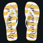 Personalisierte Trauzeugin Lila Senf Gelb Flip Flops<br><div class="desc">Mustard Gelb und Lila Streifen Muster - Ändern Sie die Farbe durch Klicken auf Anpassen. Und sagen Sie alles,  was Sie gewollt haben. Machen Sie diese eine Art Flip Flops,  die Ihre Nachricht auf ihnen haben. Sei das Gerede vom Strand!</div>