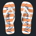 Personalisierte Trauzeugin Marine und Korallen Flip Flops<br><div class="desc">Personalisiertes Navy und Coral Orange Sherbert Stripes Muster - Ändern Sie die Farbe durch Klicken auf Anpassen. Und sagen Sie alles,  was Sie gewollt haben. Machen Sie diese eine Art Flip Flops,  die Ihre Nachricht auf ihnen haben. Sei das Gerede vom Strand!</div>