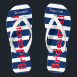 Personalisierte Trauzeugin Red White Blue Flip Flops<br><div class="desc">Mustard Red White and Blue Stripes Muster - Ändern Sie die Farbe durch Klicken auf Anpassen. Und sagen Sie alles,  was Sie gewollt haben. Machen Sie diese eine Art Flip Flops,  die Ihre Nachricht auf ihnen haben. Sei das Gerede vom Strand!</div>