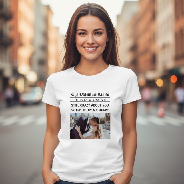 Personalisierte Valentinstag-Zeitung  T-Shirt (Von Creator hochgeladen)