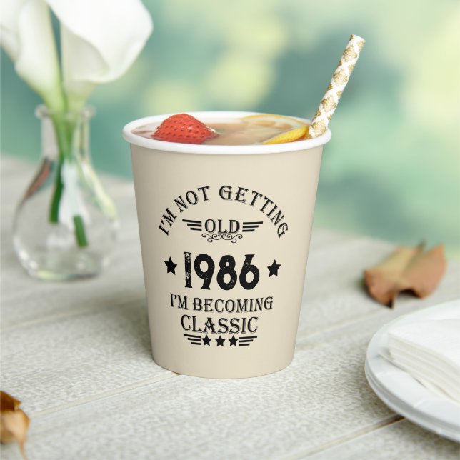 Personalisierte Vintage 35. Geburtstagsparty Pappbecher (In Situ)