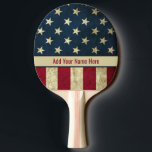 Personalisierte Vintage amerikanische Flagge Patri Tischtennis Schläger<br><div class="desc">Einzigartiges Tischtennispongpaddel für den patriotischen Sportliebhaber. Personalisieren Sie den Vintagen Flaggendruck der USA mit Ihrem Namen.</div>