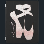 Personalisierte weiche iPad hülle<br><div class="desc">Schützen Sie Ihr iPad,  die IPadluft,  die mit dieser weichen Steigungs-Rosa-Ballett-Schuhdesignerabdeckung mit einem Platz,  um Ihren Namen/Initialen an zu setzen iPad-Mini ist. Um das Klicken des Schriftartes gerade zu ändern "fertigen Sie es" Knopf besonders an.</div>