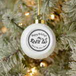 Personalisierte Weihnachten Pandas Schneeflocken Zinn-Ornament<br><div class="desc">Dieses Personalisierte Pandas Design wird Sie mit Holiday Cheer füllen. Sie können alle Texte personalisieren,  um etwas Anderes zu sagen,  wenn Sie möchten,  oder Sie können es behalten,  als ob Sie das Original bewundern. Gute Ferien!!</div>