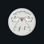 Personalisierte weiße Tauben Hochzeitsmagnet-Gefal Magnet<br><div class="desc">Eine Abbildung von 2 wunderschönen Tauben mit fließendem Band,  an der ein Herz der Liebe befestigt ist.</div>
