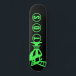 Personalisierte Weltraumwaffe Skateboard<br><div class="desc">Kinder retro-Space-Pistole-Grafik-Skateboarddeck - personalisieren Sie mit den Initialen des Empfängers</div>