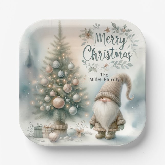 Personalisierte Whimsical Weihnachtsgnome und Baum Pappteller (Vorderseite)