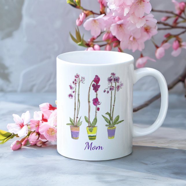 Personalisierte wunderliche getopfte violette Orch Kaffeetasse (This white mug features three whimsical orchids, and personalization beneath in chic purple script.)