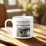 Personalisierte Zeitung | Beste Großeltern Espressotasse<br><div class="desc">Überraschen Sie Ihre geliebten Großeltern mit diesem bezaubernden Espresso-Cup mit einem lustigen und herzzerwärmenden Imitat Zeitungsdesign! Personalisieren Sie es mit den Namen Ihrer Fotos und Enkel, um ein kleines, aber bedeutsames Geschenk zu schaffen, das einen großen Eindruck macht. Ideal für Espressoliebhaber, ist diese kompakte Tasse ideal für Großeltern Tag, Geburtstag,...</div>