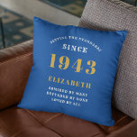 Personalisierten Geburtstag 1943 Fügen Sie Ihren N Kissen<br><div class="desc">Fügen Sie Ihrem 80. Geburtstag eine persönliche Touch mit diesem stilvollen und einzigartigen personalisierten Kissen hinzu. Die lebhaften Farben Blau und Gold und das einzigartige Design verleihen jedem Zimmer einen besonderen Charme. Passen Sie es mit Ihrem Namen an, um es besonders zu machen. Dieses Kissen eignet sich perfekt für jeden,...</div>