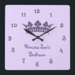 Personalisierten lila Prinzessin Girls Bedroom Quadratische Wanduhr<br><div class="desc">Personalisierte lila Prinzessin Girls Bedroom Wanduhr. Hintergrundfarbe kann zum Weiß oder zu anderer koordinierenfarbe Ihres Wählens besonders angefertigt werden. Klicken fertigt besonders an</div>