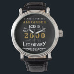 Personalisierter 21. Geburtstag Geboren 2000 Vinta Armbanduhr<br><div class="desc">Eine personalisierte, einzigartige Uhr für den Geburtstag geboren im Jahr 2000 und 21 Jahre alt. Fügen Sie den Namen zu diesem Vintagen Retrostil Schwarz, Weiß und Gold für ein individuelles 21. Geburtstagsgeschenk hinzu. Bearbeiten Sie den Namen und das Jahr einfach mit der Vorlage. Ein wunderbares, individuelles, schwarzes Geburtstagsgeschenk. Mehr Geschenke...</div>