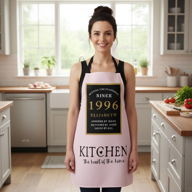Personalisierter 30. Geburtstag Koch Chef Bäcker R Schürze (Born 1996 pink apron worn in a kitchen)