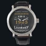 Personalisierter 40. Geburtstag oder Ruhestand Geb Armbanduhr<br><div class="desc">Eine personalisierte, einzigartige Uhr für den Geburtstag, der 40 Jahre alt wird, oder für das Ruhestandsgeschenk. Fügen Sie den Namen zu diesem Vintagen Retro-Stil Schwarz, Weiß und Gold für ein individuelles Geschenk. Bearbeiten Sie den Namen und das Jahr einfach mit der Vorlage. Ein wunderbares Sondergeschenk für einen besondere Anlass. Mehr...</div>