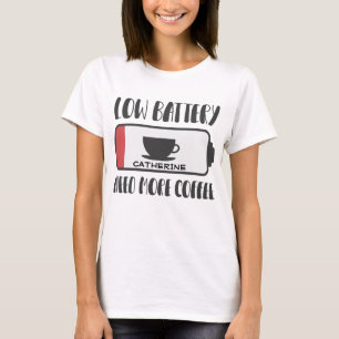 Personalisierter Akku benötigt mehr Kaffee T-Shirt