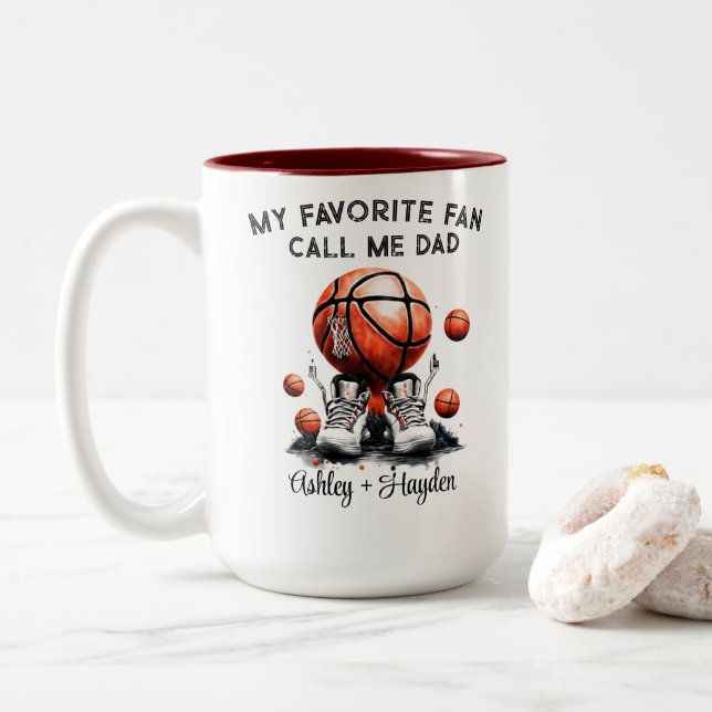 Personalisierter Basketball mit Kindernamen Väter  Zweifarbige Tasse (Mit Donut)