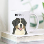 Personalisierter Berner Berghund Kaffeetasse<br><div class="desc">Ich bin in Liebe mit dieser wunderschön detaillierten Aquarellbilder eines schwarzen, weißen und bräunlichen Berghundes! Personalisieren Sie diese Keramik Tasse und Tumbler mit Ihrem Namen oder Monogramm und ändern Sie sogar den Griff Farbe, um Ihre Einrichtung zu ergänzen! Bestellen Sie die Erholung meiner Kollektion für die süßeste Hauswärmung, Brautparty, Lehrerin,...</div>