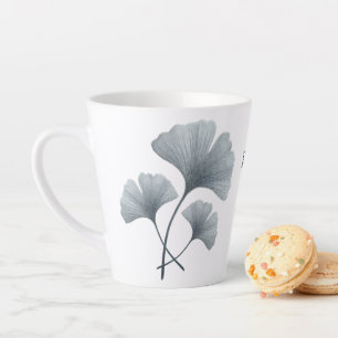 Personalisierter blauer Ginkgoblatt-Name Milchtasse