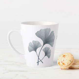 Personalisierter blauer Ginkgoblatt-Name Milchtasse
