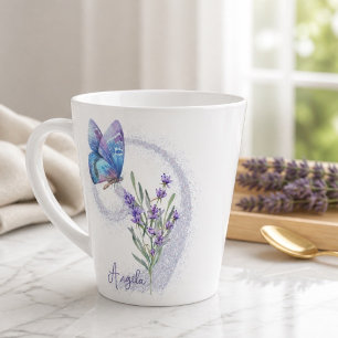 Personalisierter blauer Schmetterling und Lavendel Milchtasse