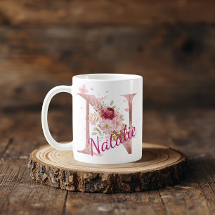 Personalisierter Blumeninitial-Becher – Buchstabe Kaffeetasse